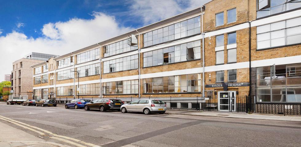 Impressive 3 bedroom warehouse conversion with floor to ceiling windows   Eagle Wharf Road, Shoreditch Park
